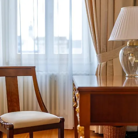 Отель Grandhotel Zvon 4*
