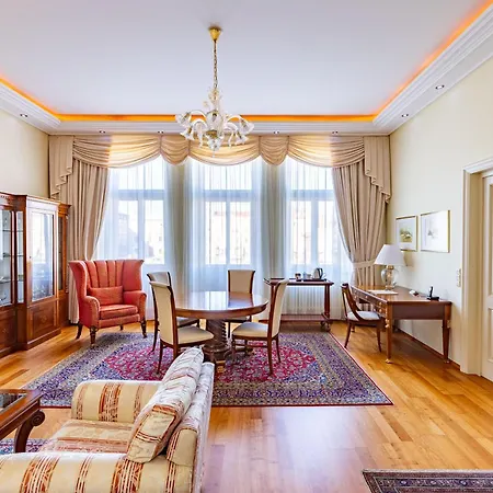 Grandhotel Zvon Отель Ческе-Будеёвице