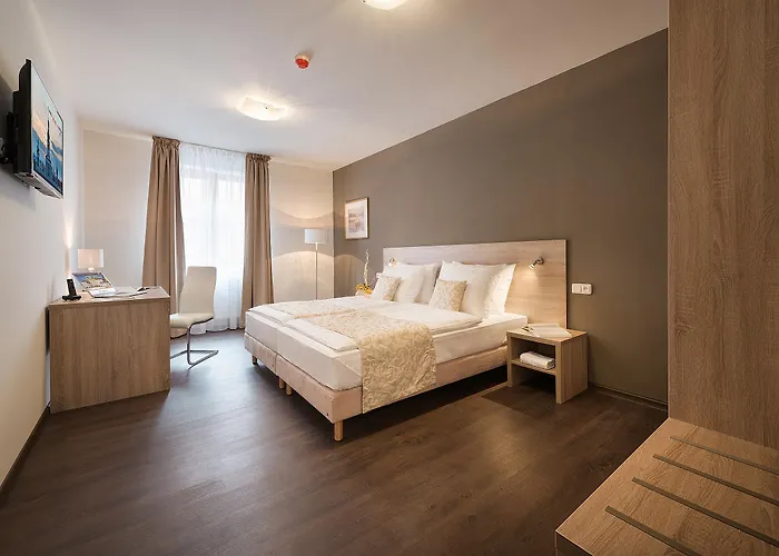 Ξενοδοχείο Grandhotel Zvon 4*